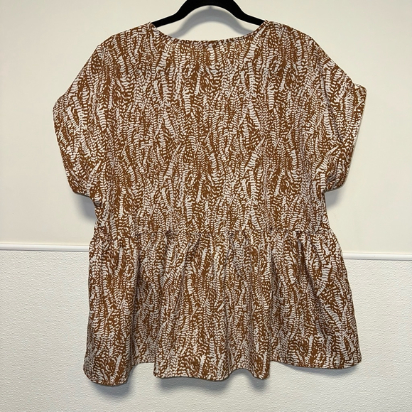Women's Staccato Brown & White Print Top Size Medium Ruffle Bottom V-neck Blouse - Picture 3 of 8